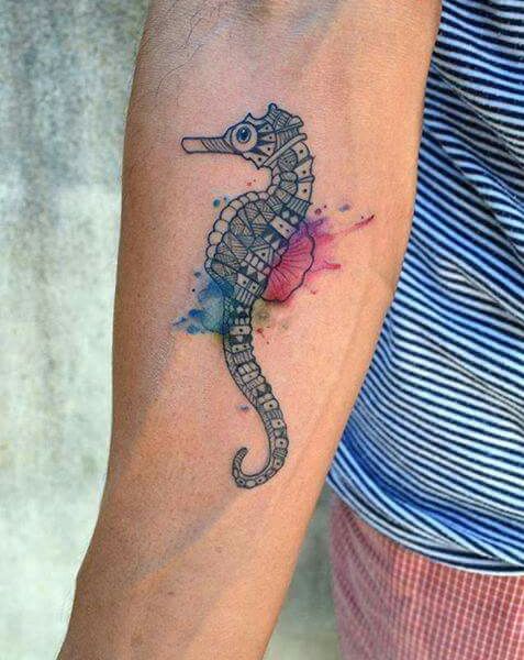 69 Ideas para Tatuajes de Caballitos de mar (+ Significado) 39