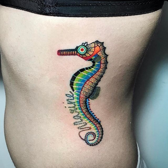 69 Ideas para Tatuajes de Caballitos de mar (+ Significado) 13