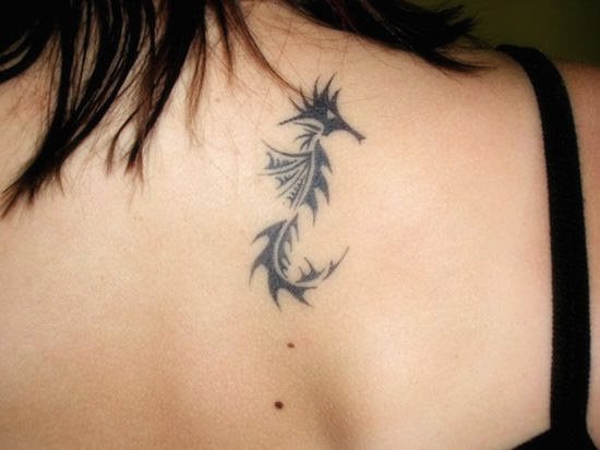 69 Ideas para Tatuajes de Caballitos de mar (+ Significado) 18
