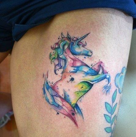 62 Ideas para Tatuajes de Unicornios (+Significados) 51 62 Ideas para Tatuajes de Unicornios (+Significados) 51