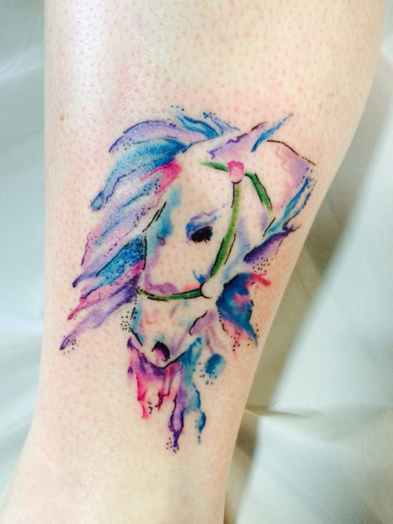 62 Ideas para Tatuajes de Unicornios (+Significados) 53 62 Ideas para Tatuajes de Unicornios (+Significados) 53