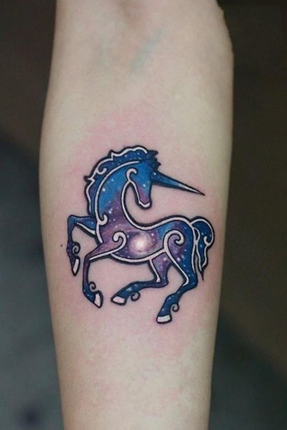 62 Ideas para Tatuajes de Unicornios (+Significados) 45 62 Ideas para Tatuajes de Unicornios (+Significados) 45