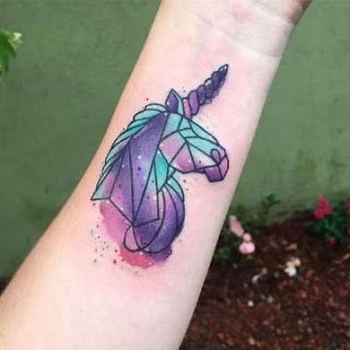 62 Ideas para Tatuajes de Unicornios (+Significados) 29 62 Ideas para Tatuajes de Unicornios (+Significados) 29
