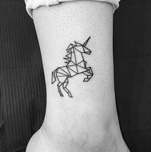 62 Ideas para Tatuajes de Unicornios (+Significados) 1 62 Ideas para Tatuajes de Unicornios (+Significados) 1
