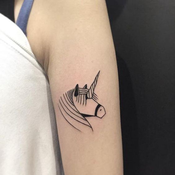 62 Ideas para Tatuajes de Unicornios (+Significados) 8 62 Ideas para Tatuajes de Unicornios (+Significados) 8