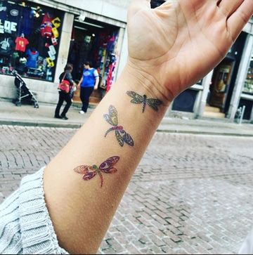 68 Tatuajes de Libélulas con sus Significados 33 68 Tatuajes de Libélulas con sus Significados 33