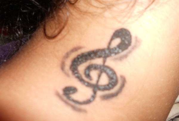 Tatuajes de Notas Musicales e Instrumentos 10 Tatuajes de Notas Musicales e Instrumentos 10