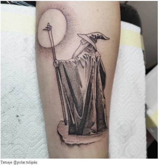 69 Tatuajes del Señor de los anillos: magia en la piel 7 69 Tatuajes del Señor de los anillos: magia en la piel 7