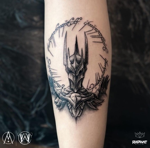 69 Tatuajes del Señor de los anillos: magia en la piel 8 69 Tatuajes del Señor de los anillos: magia en la piel 8
