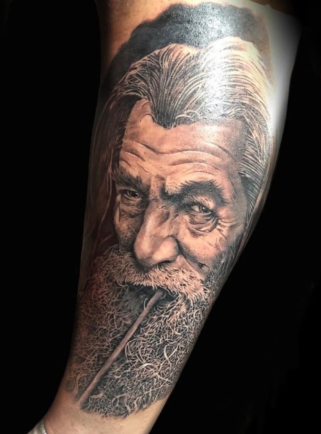 69 Tatuajes del Señor de los anillos: magia en la piel 11 69 Tatuajes del Señor de los anillos: magia en la piel 11