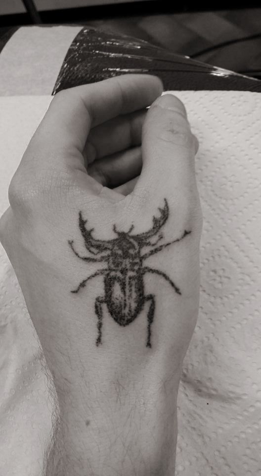 Handpoke: técnica milenaria en la modernidad 37 Handpoke: técnica milenaria en la modernidad 37