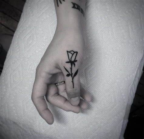 Handpoke: técnica milenaria en la modernidad 54 Handpoke: técnica milenaria en la modernidad 54