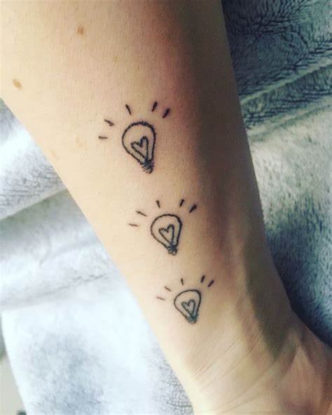 Handpoke: técnica milenaria en la modernidad 59 Handpoke: técnica milenaria en la modernidad 59