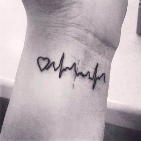 Handpoke: técnica milenaria en la modernidad 83 Handpoke: técnica milenaria en la modernidad 83