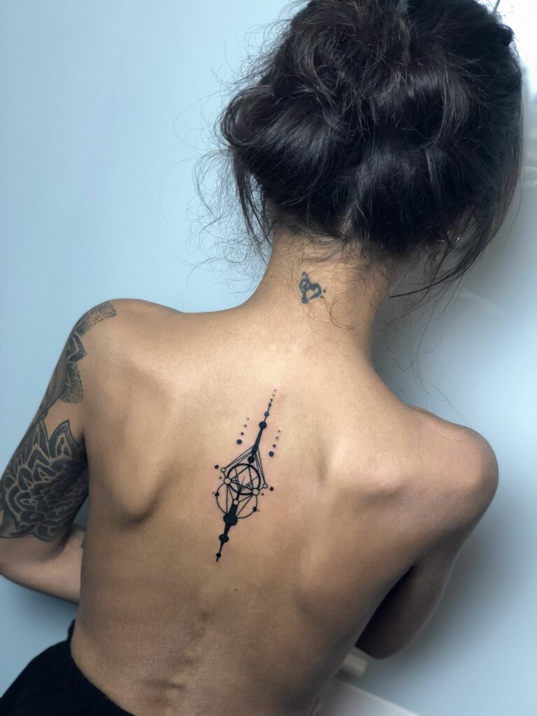 Handpoke: técnica milenaria en la modernidad 58 Handpoke: técnica milenaria en la modernidad 58