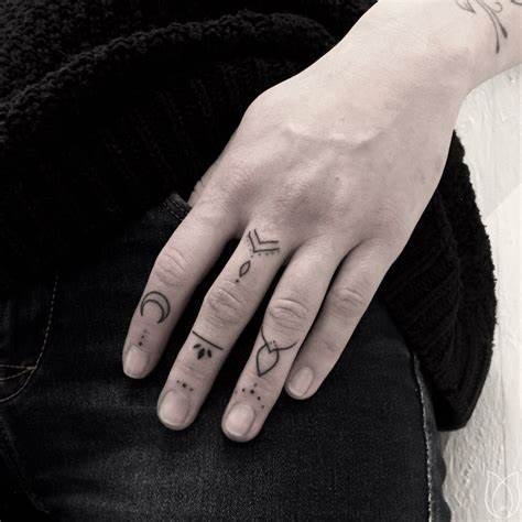 Handpoke: técnica milenaria en la modernidad 94 Handpoke: técnica milenaria en la modernidad 94