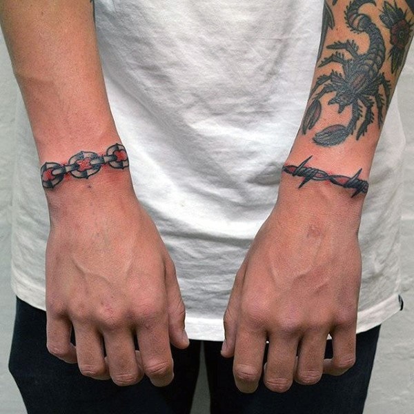 Tatuajes de brazaletes: un accesorio para siempre 37