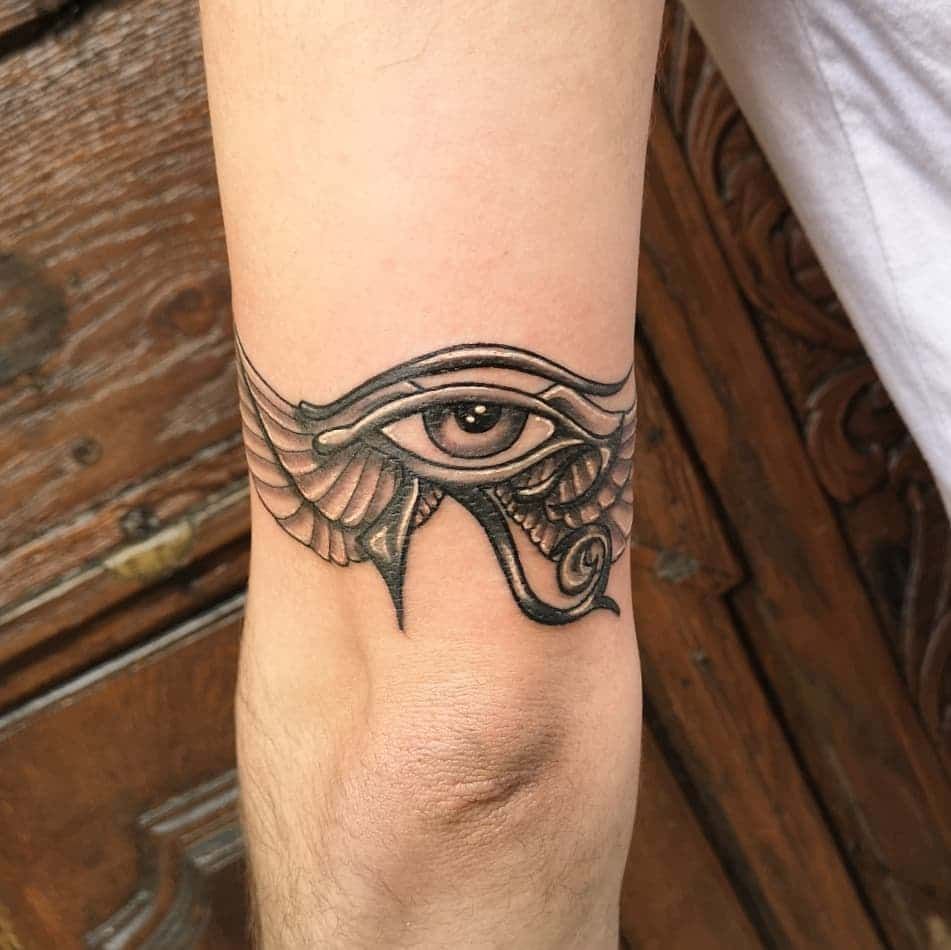 72 Tatuajes del Ojo de Horus: Todo lo ve 45