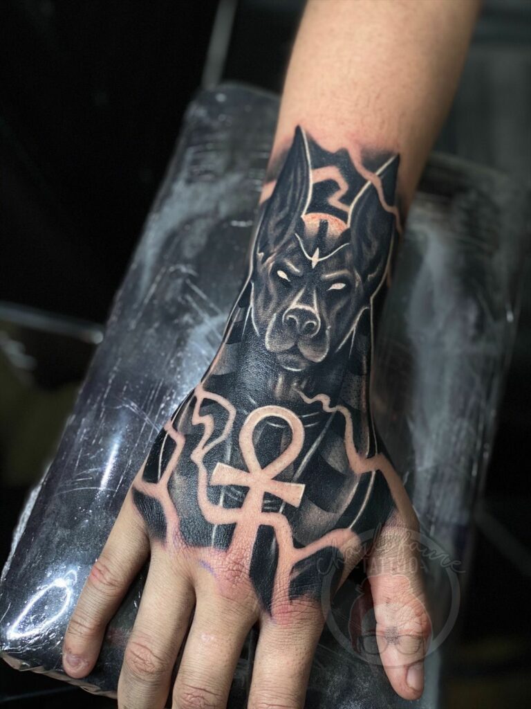 Tatuajes de Anubis: protector de los muertos 35 Tatuajes de Anubis: protector de los muertos 35