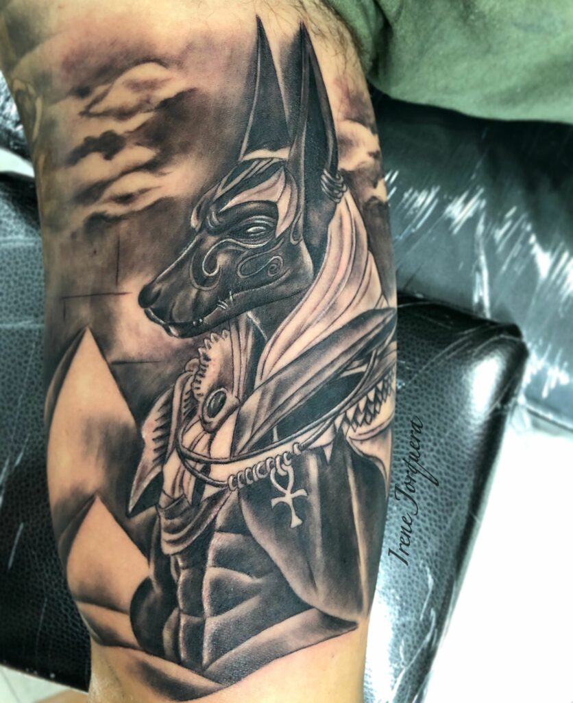 Tatuajes de Anubis: protector de los muertos 11 Tatuajes de Anubis: protector de los muertos 11