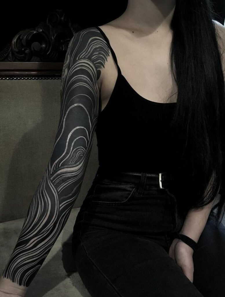 Tatuajes BlackOut: Rellenos en negro sólido 57 Tatuajes BlackOut: Rellenos en negro sólido 57