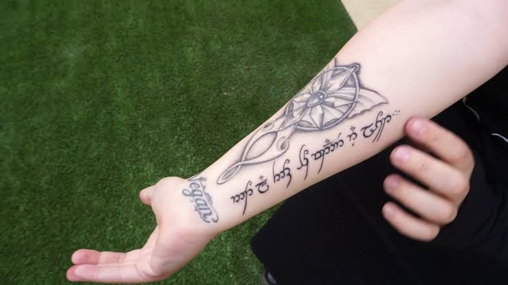 69 Tatuajes del Señor de los anillos: magia en la piel 29