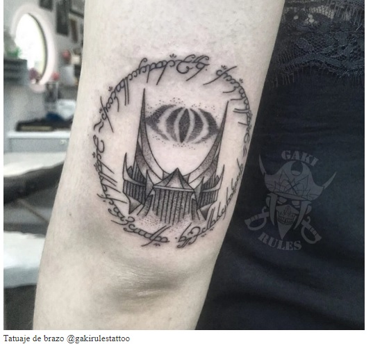 69 Tatuajes del Señor de los anillos: magia en la piel 32 69 Tatuajes del Señor de los anillos: magia en la piel 32