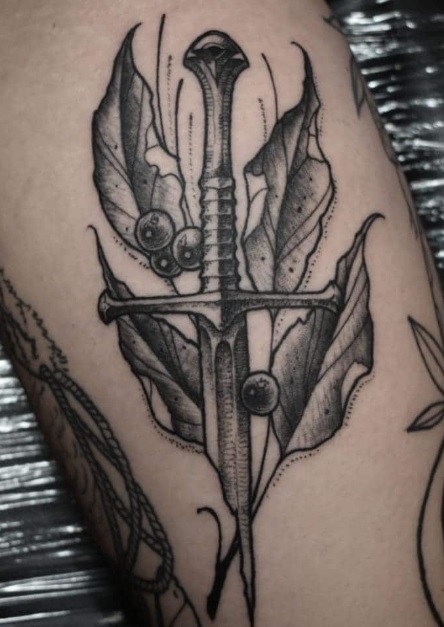 69 Tatuajes del Señor de los anillos: magia en la piel 44 69 Tatuajes del Señor de los anillos: magia en la piel 44