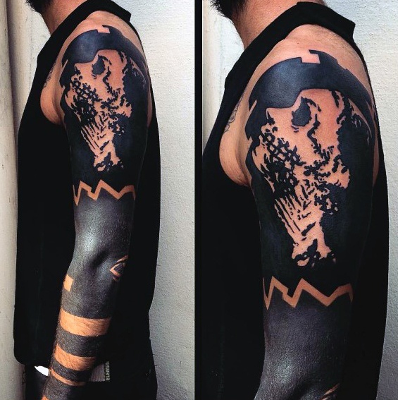 Tatuajes blackout: el negro impactante 18 Tatuajes blackout: el negro impactante 18