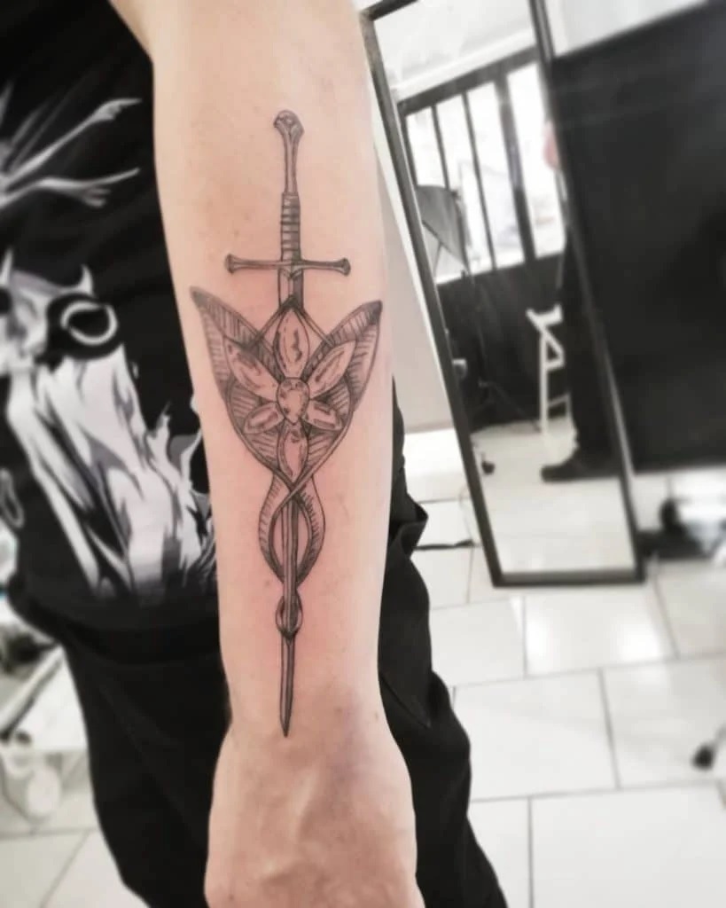 69 Tatuajes del Señor de los anillos: magia en la piel 55 69 Tatuajes del Señor de los anillos: magia en la piel 55