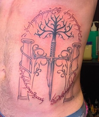 69 Tatuajes del Señor de los anillos: magia en la piel 37 69 Tatuajes del Señor de los anillos: magia en la piel 37
