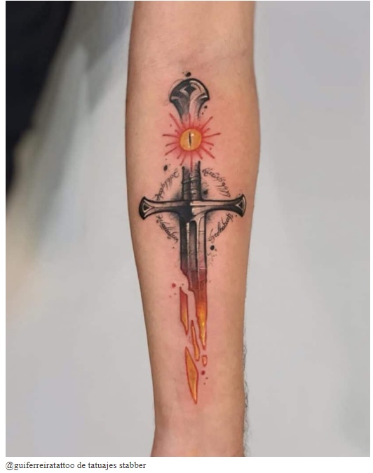 69 Tatuajes del Señor de los anillos: magia en la piel 43 69 Tatuajes del Señor de los anillos: magia en la piel 43