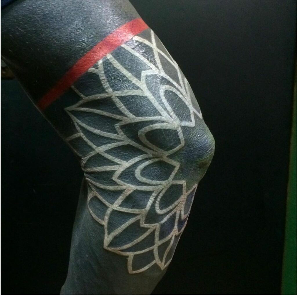 Tatuajes blackout: el negro impactante 10 Tatuajes blackout: el negro impactante 10