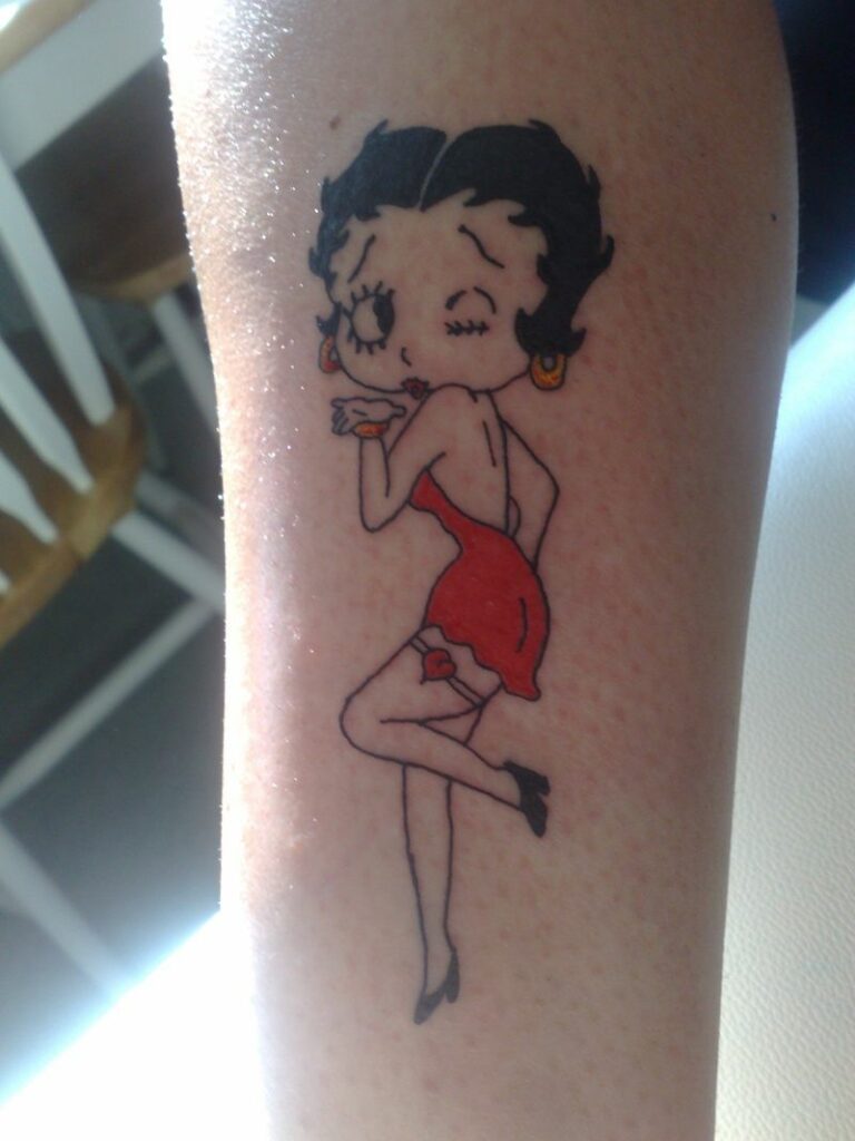 Tatuajes Pin Up: Colgados en la piel 30