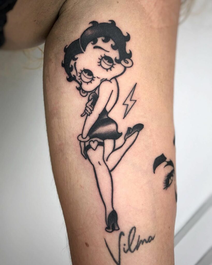 Tatuajes Pin Up: Colgados en la piel 22 Tatuajes Pin Up: Colgados en la piel 22