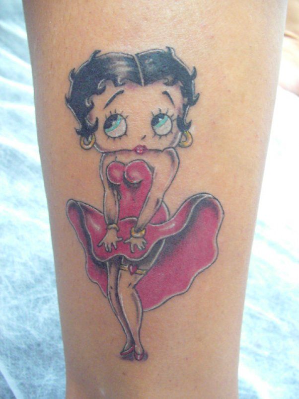 Tatuajes Pin Up: Colgados en la piel 26 Tatuajes Pin Up: Colgados en la piel 26