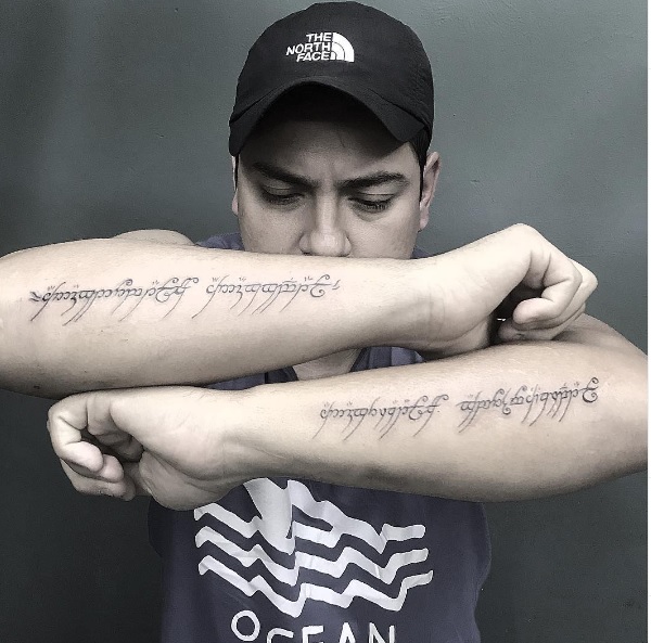 69 Tatuajes del Señor de los anillos: magia en la piel 41 69 Tatuajes del Señor de los anillos: magia en la piel 41