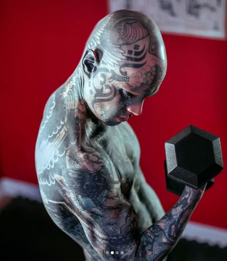 Sylvain Hélayne: le niegan ser maestro por sus tatuajes 9 Sylvain Hélayne: le niegan ser maestro por sus tatuajes 9