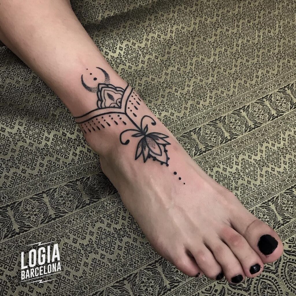 63 Ideas de Tatuajes en los Pies 44