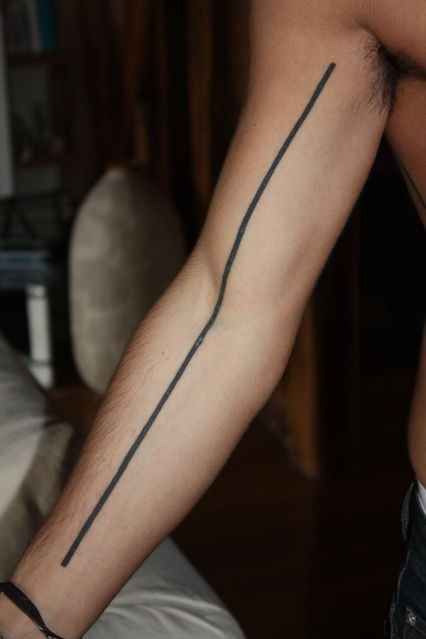 ¿Quién dice que son simples y aburridas? Tatuajes de líneas 29 ¿Quién dice que son simples y aburridas? Tatuajes de líneas 29