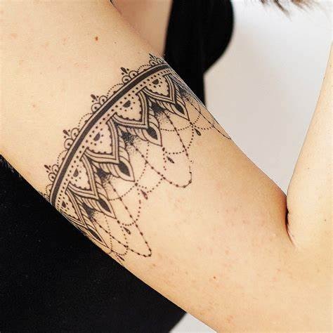 66 Ideas de Tatuajes de Pulseras 23