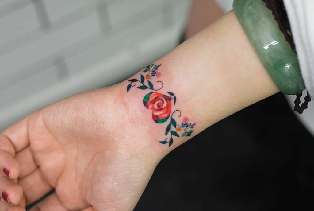 66 Ideas de Tatuajes de Pulseras 27