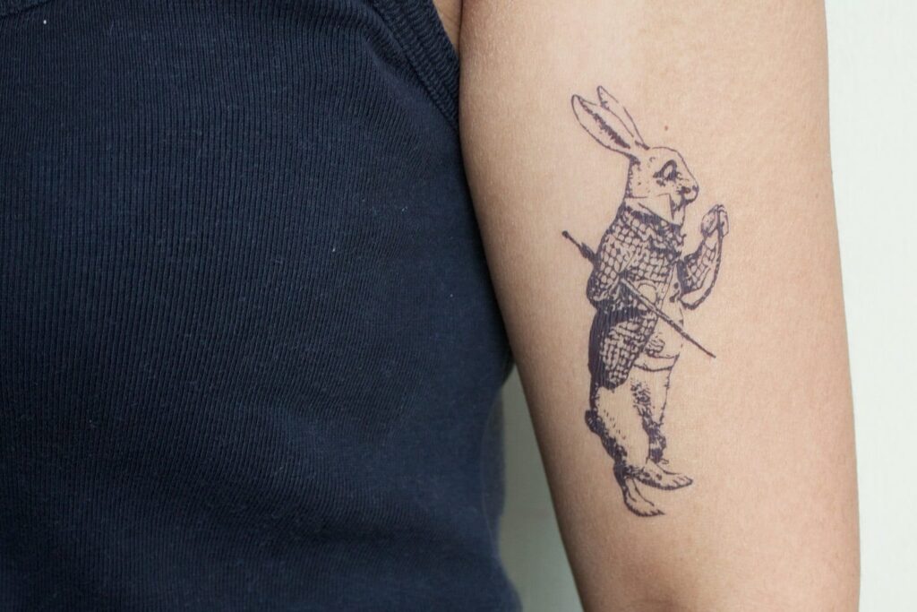 Tatuajes de Alicia en el país de las maravillas 44 Tatuajes de Alicia en el país de las maravillas 45