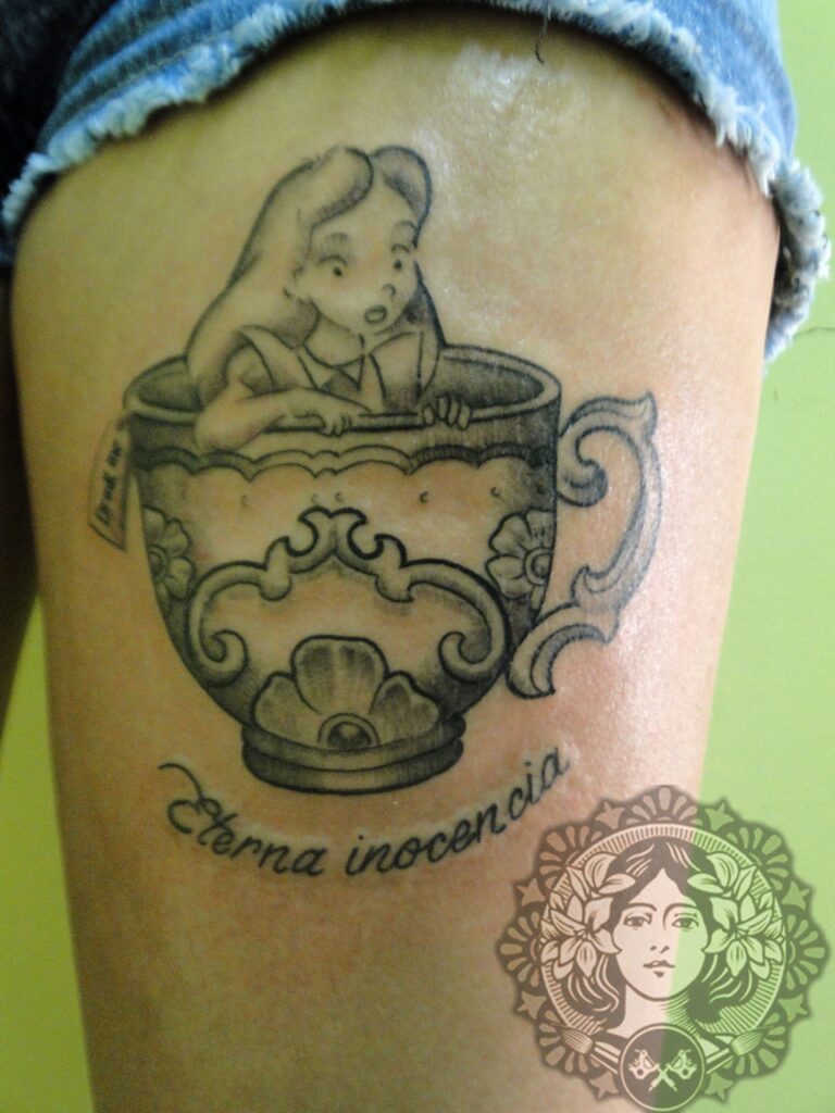 Tatuajes de Alicia en el país de las maravillas 29 Tatuajes de Alicia en el país de las maravillas 30