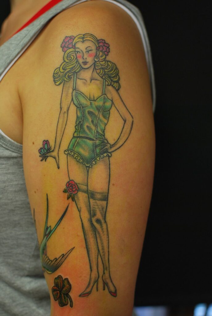 Tatuajes Pin Up: Colgados en la piel 40