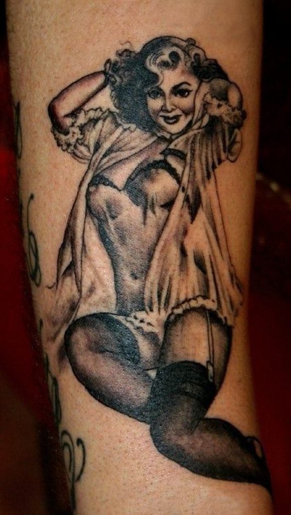 Tatuajes Pin Up: Colgados en la piel 42 Tatuajes Pin Up: Colgados en la piel 42