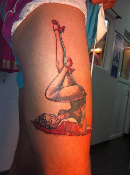 Tatuajes Pin Up: Colgados en la piel 50 Tatuajes Pin Up: Colgados en la piel 50