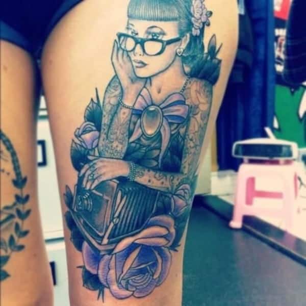 Tatuajes Pin Up: Colgados en la piel 55 Tatuajes Pin Up: Colgados en la piel 55