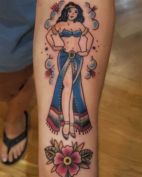 Tatuajes Pin Up: Colgados en la piel 57