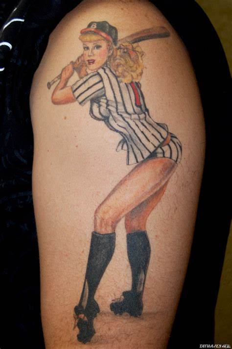 Tatuajes Pin Up: Colgados en la piel 72 Tatuajes Pin Up: Colgados en la piel 72